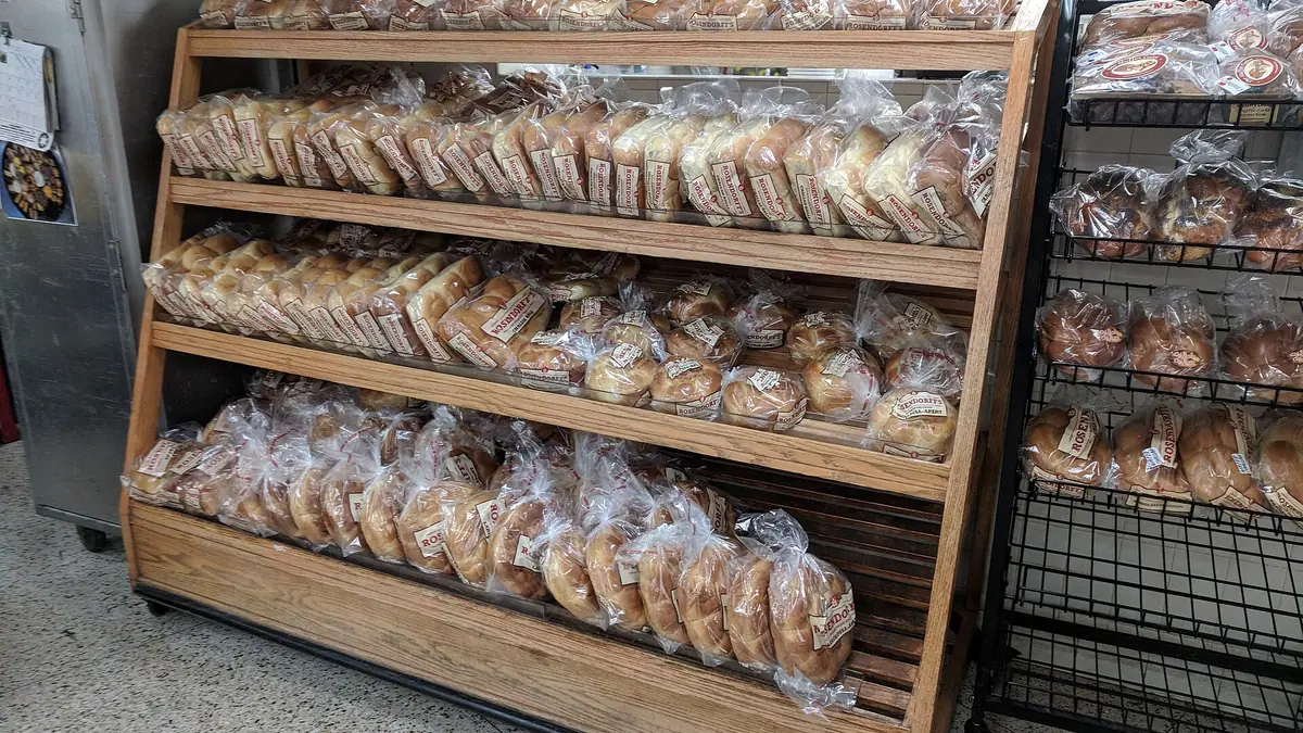 Greggs Bakery – bakery in Edgware, London